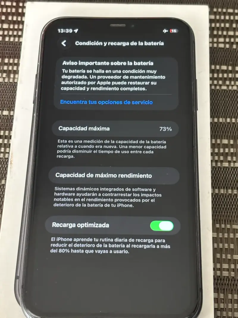 iPhone 11 negro en buen estado - 3