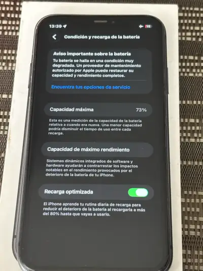 iPhone 11 negro en buen estado - miniatura 3