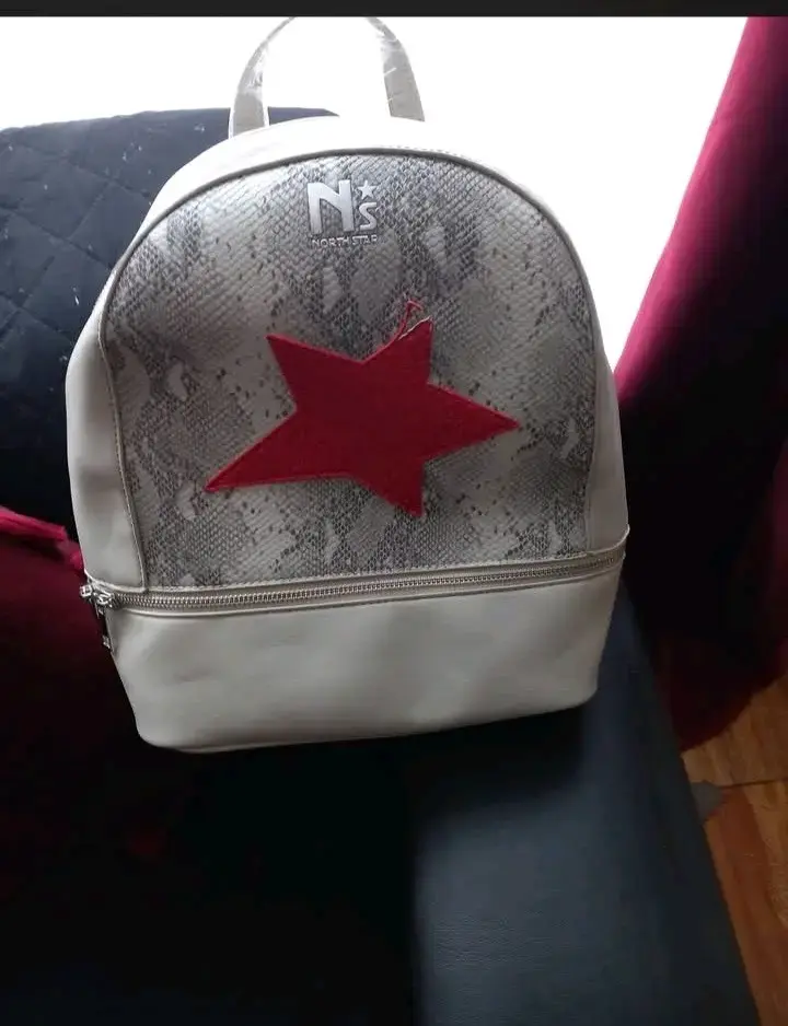 Mochila North Star con diseño de estrella roja