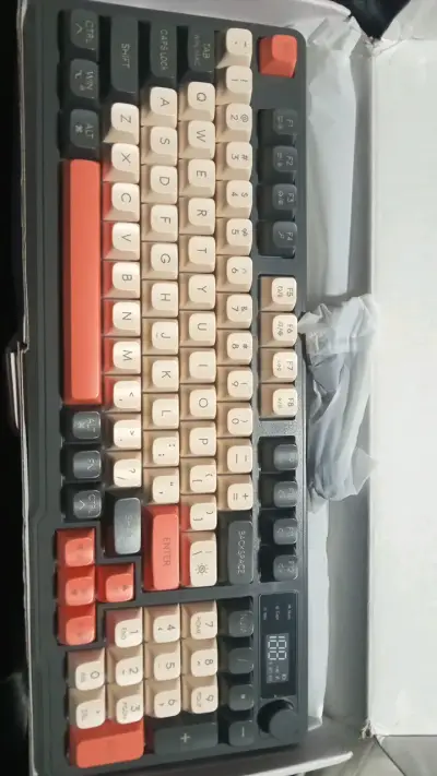 Teclado mecánico inalámbrico Freewolf 96 teclas - miniatura 2