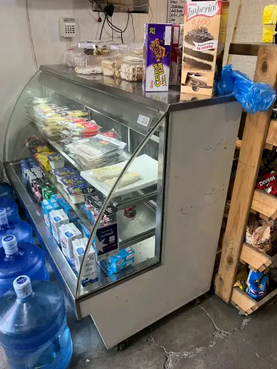 Vitrina Refrigerada para Alimentos y Bebidas - miniatura 1
