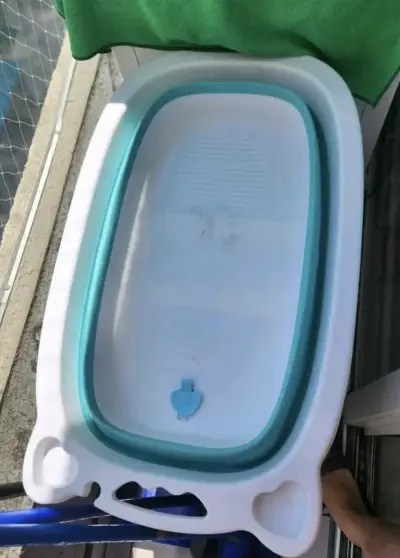 Tina de baño plegable para bebé - miniatura 1