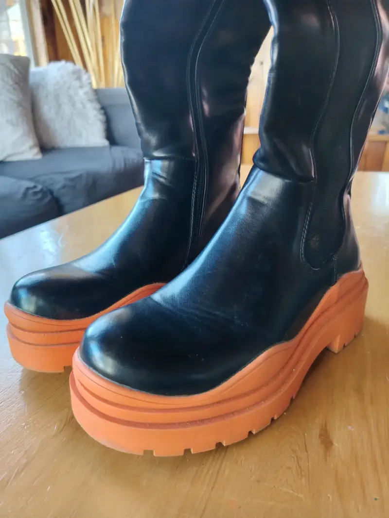 Botas negras de cuero con plataforma - 2