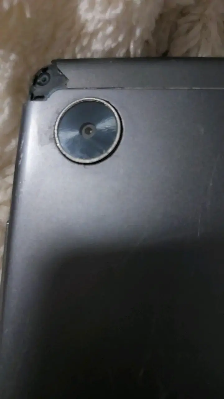 Tablet con cámara trasera y pantalla táctil - 2