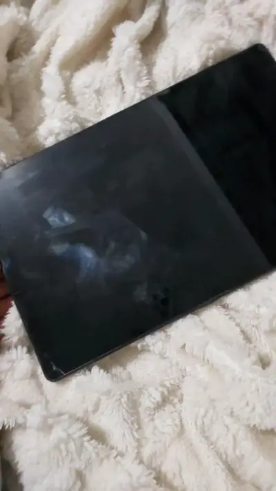 Tablet con cámara trasera y pantalla táctil - miniatura 3