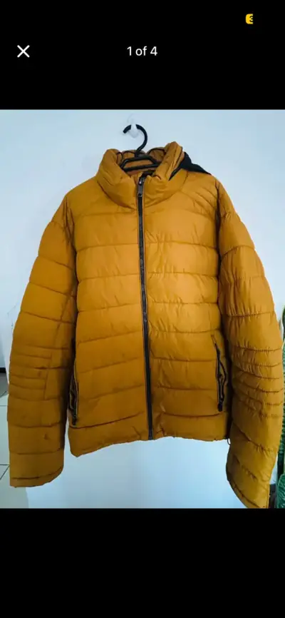 Chaqueta ZARA acolchada color mostaza - miniatura 1