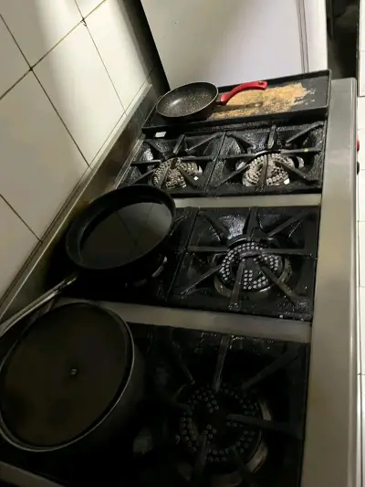 Cocina industrial de acero inoxidable con horno - miniatura 1