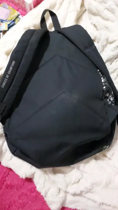 Mochila Everlast negra con diseño moderno - miniatura 2