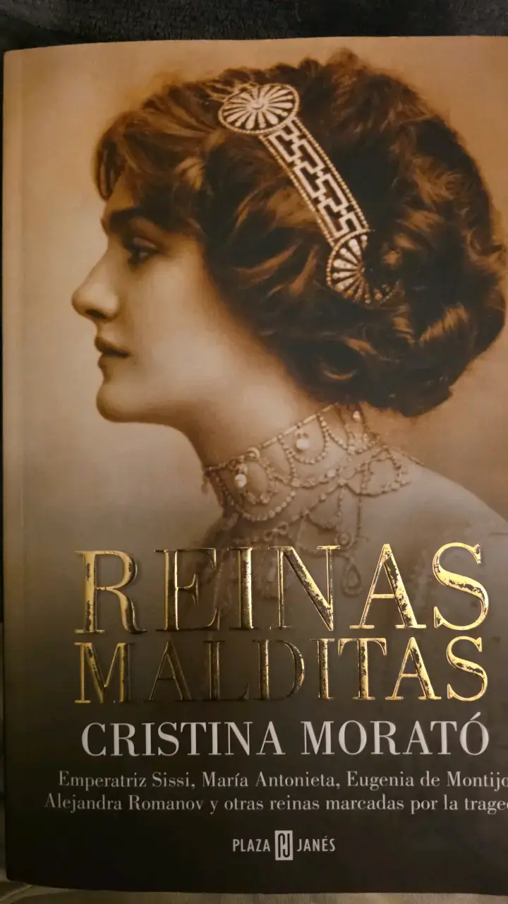 Libro Reinas Malditas de Cristina Morató