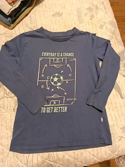 Conjunto de poleras y polerón para niño - miniatura 2