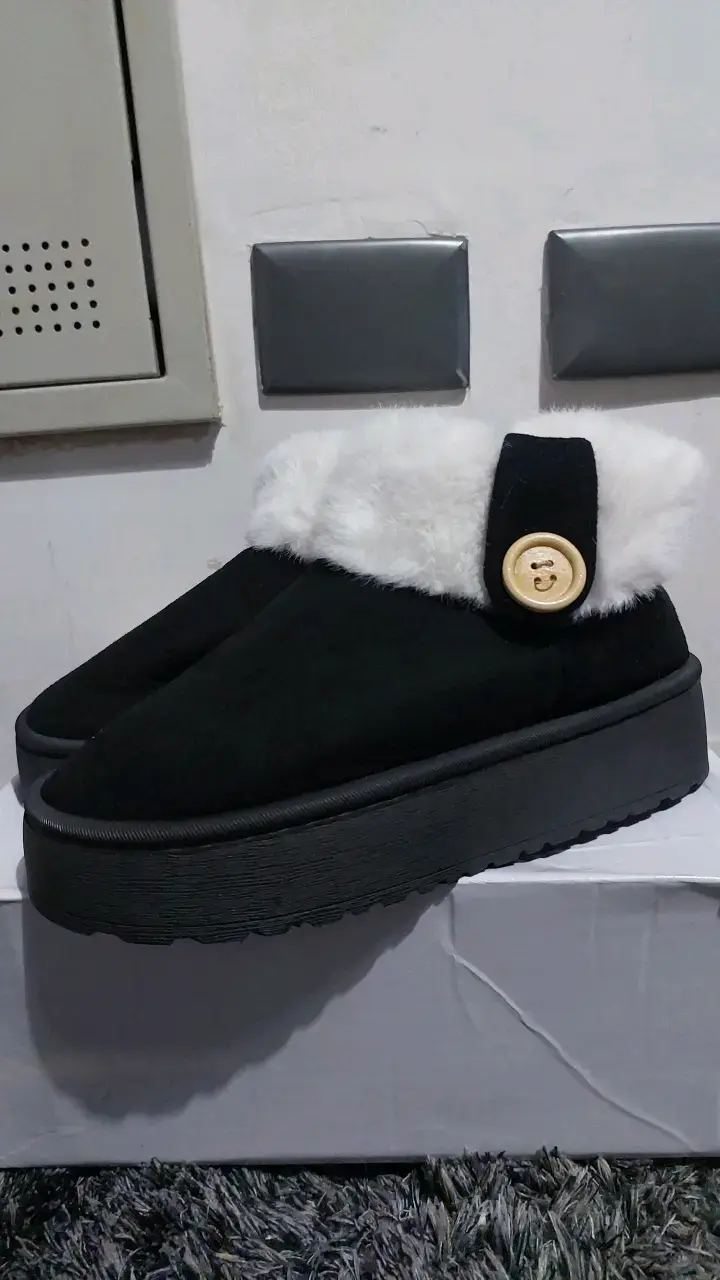 Botines negros con forro de piel sintética