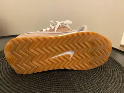 Zapatillas Nike rosadas para mujer - miniatura 2