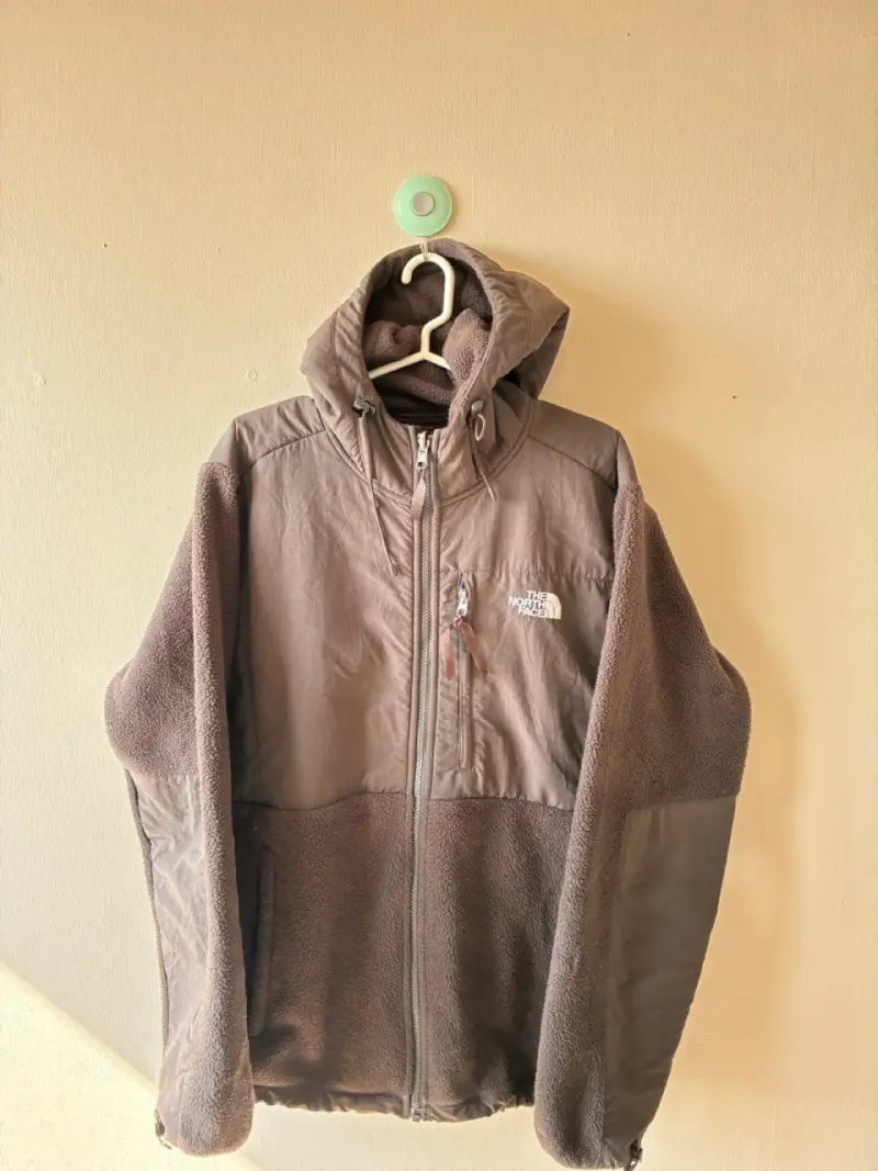 ♻️Chaqueta polar con capucha The North Face marrón
