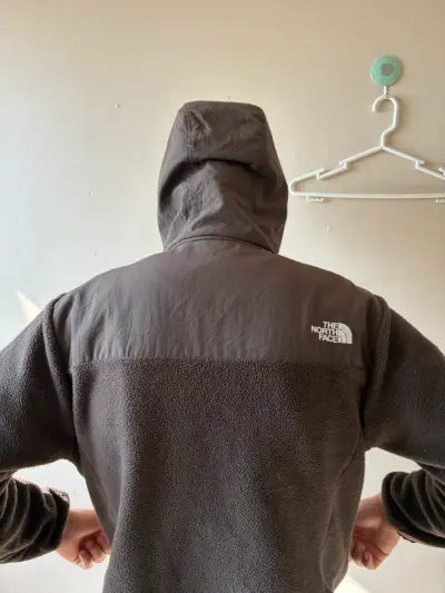 ♻️Chaqueta polar con capucha The North Face marrón - miniatura 2