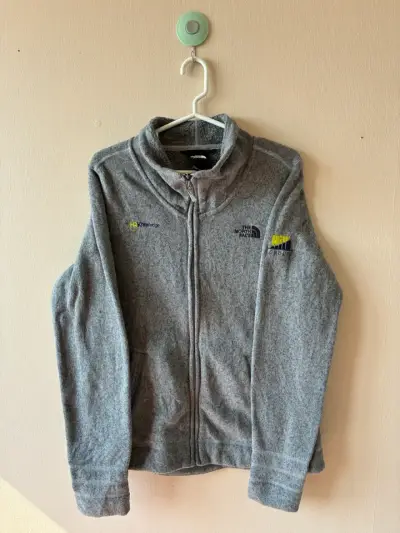 ♻️Chaqueta polar gris The North Face para mujer - miniatura 1