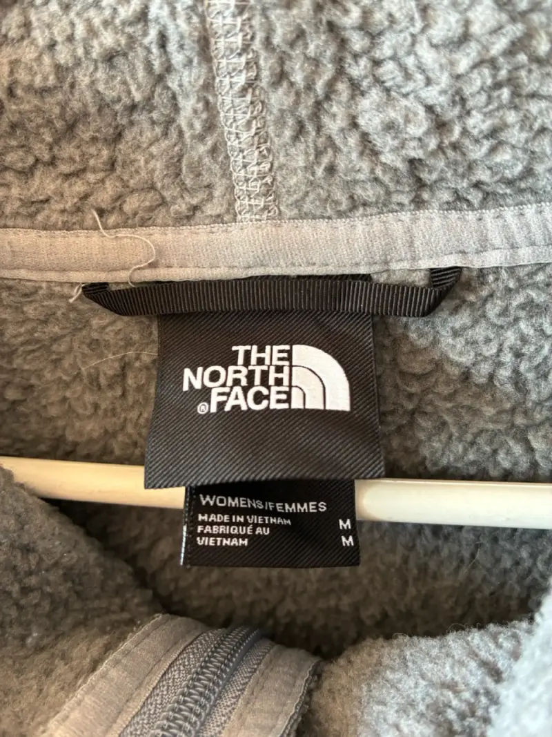 ♻️Chaqueta polar gris The North Face para mujer - 3