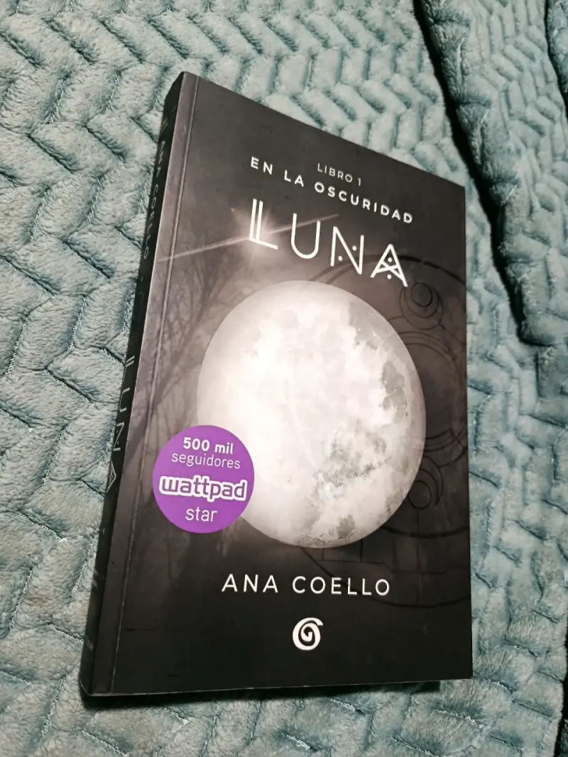 Libro 'Luna' de Ana Coello - En la Oscuridad - 1
