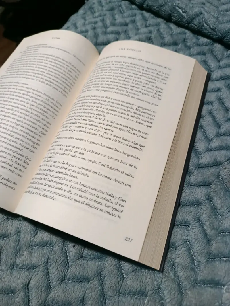 Libro 'Luna' de Ana Coello - En la Oscuridad - 2