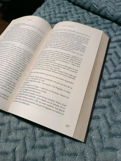 Libro 'Luna' de Ana Coello - En la Oscuridad - miniatura 2