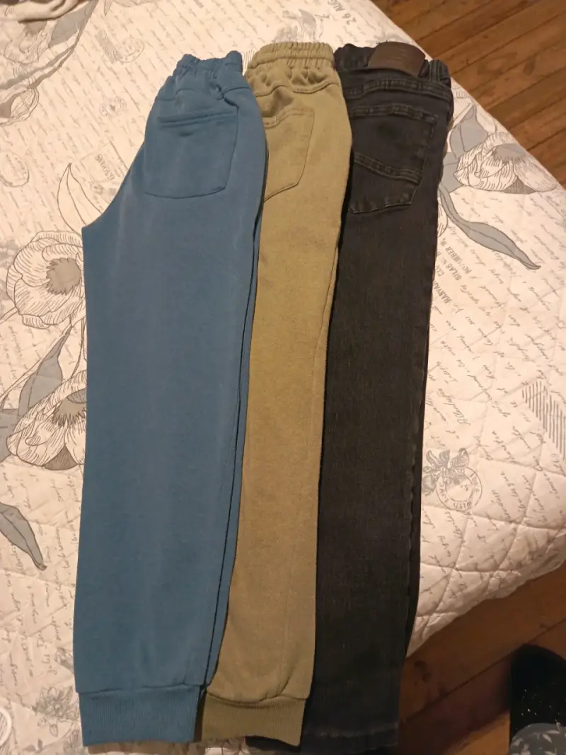 Conjunto de ropa infantil variada