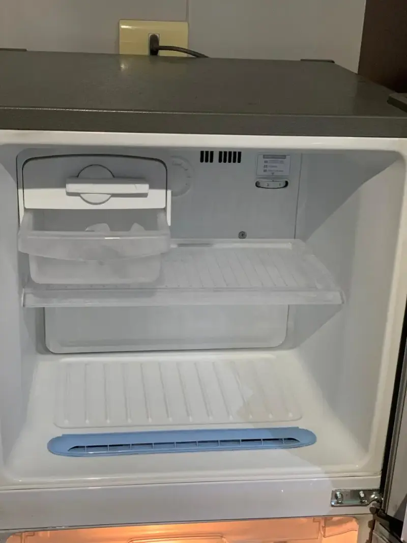 Refrigerador LG de dos puertas en acero inoxidable - 3