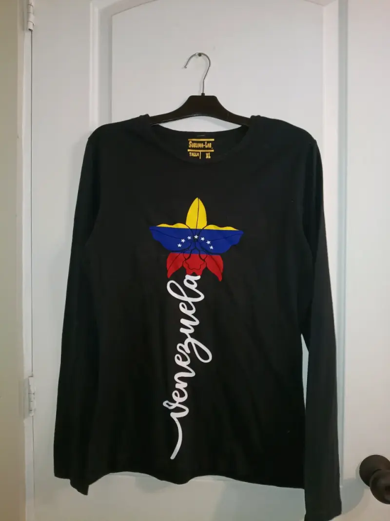 Polera negra con diseño Venezuela - 2