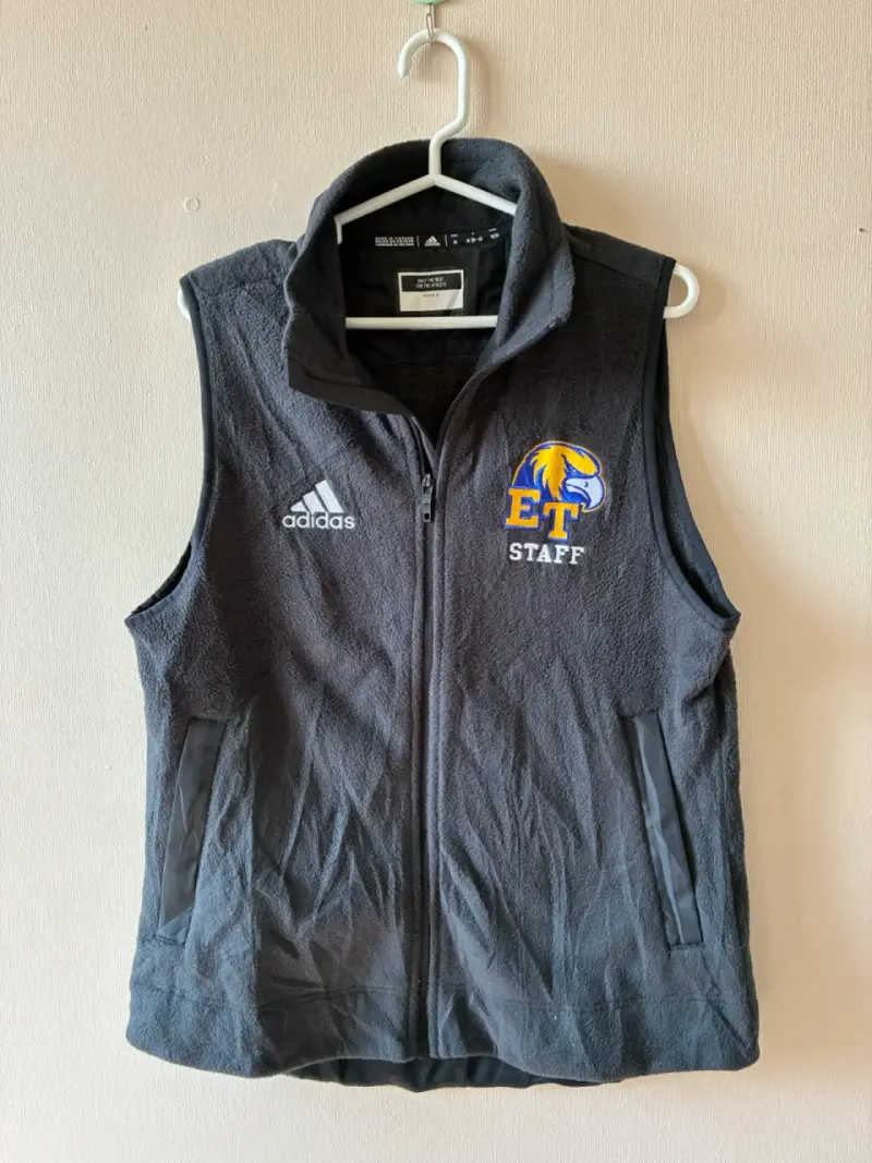 ♻️Chaleco polar gris Adidas ET Staff