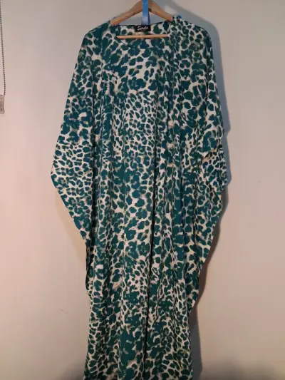 Vestido largo estampado animal print verde - miniatura 2
