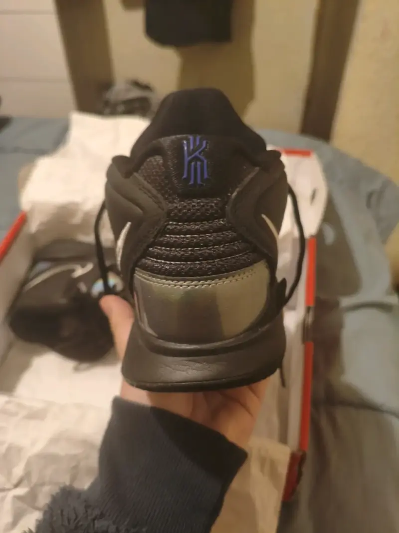 Zapatillas deportivas negras Nike Kyrie - 2