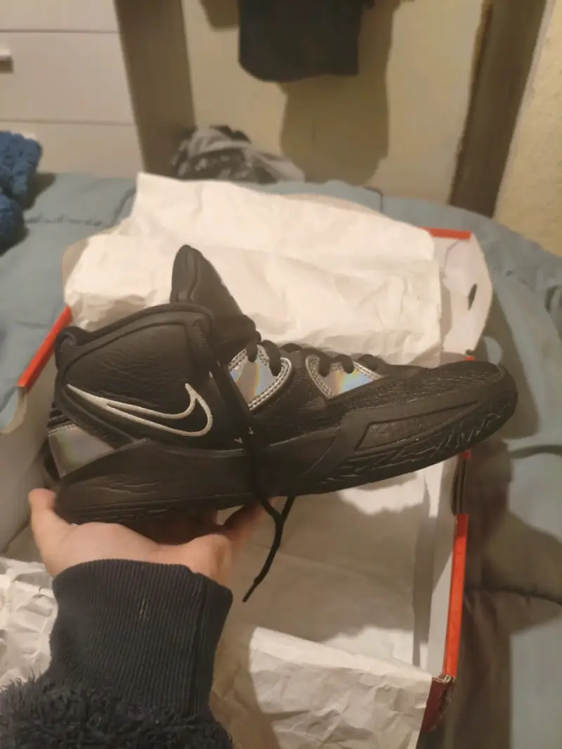 Zapatillas deportivas negras Nike Kyrie - 4