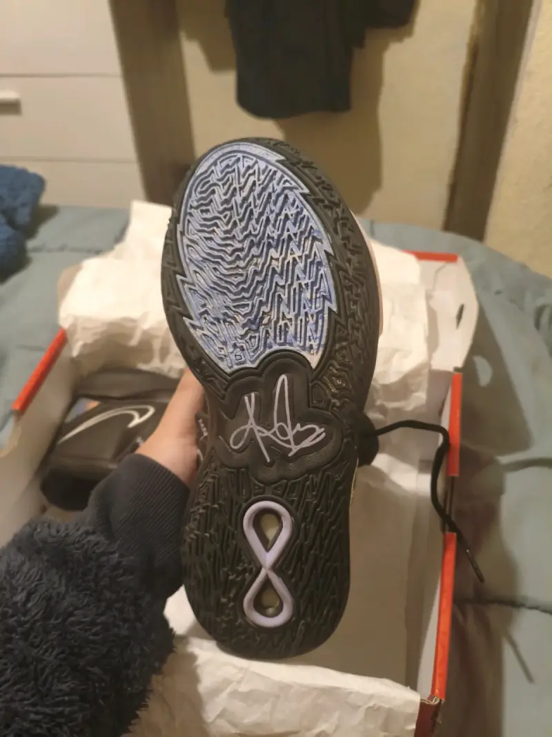 Zapatillas deportivas negras Nike Kyrie - 5