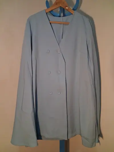 Abrigo Capa azul claro de mujer elegante - miniatura 2