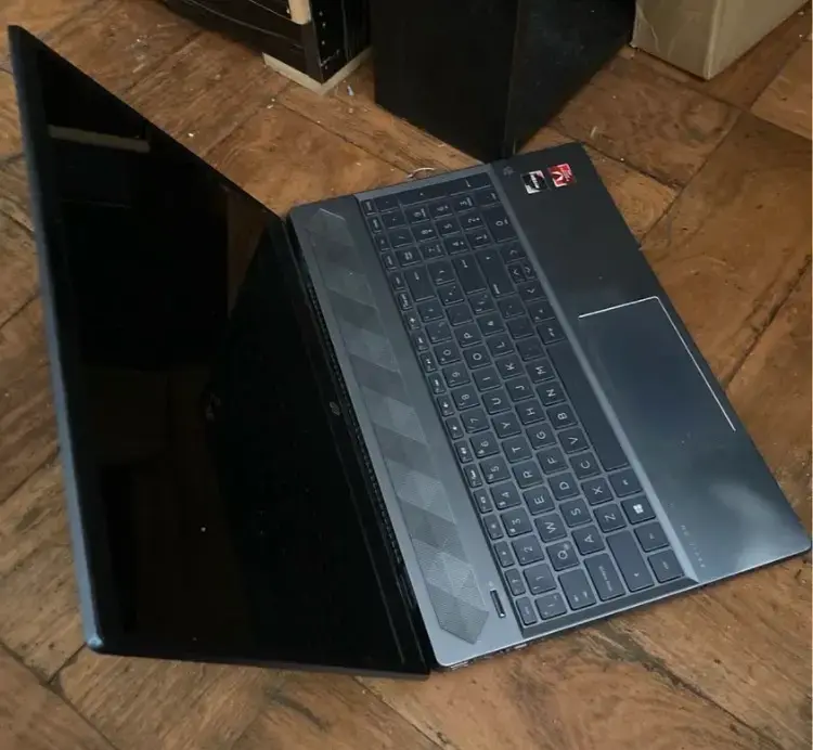 Notebook HP con procesador AMD - 2