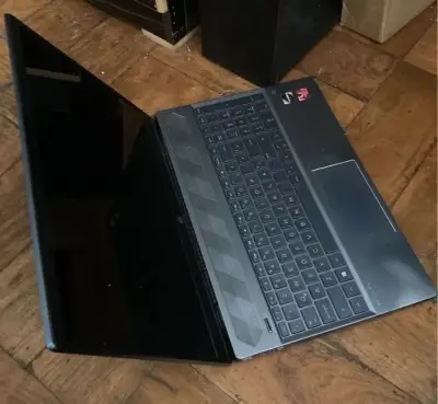Notebook HP con procesador AMD - miniatura 2