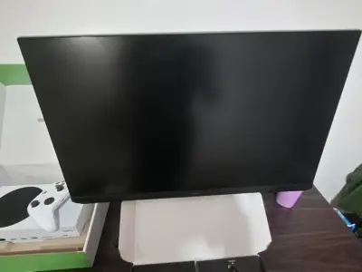 Consola de videojuegos con monitor y teclado - miniatura 2