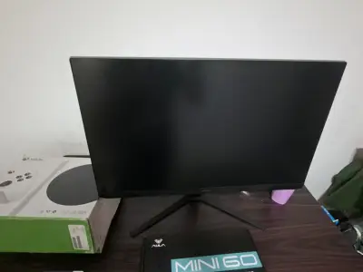 Consola de videojuegos con monitor y teclado - miniatura 3