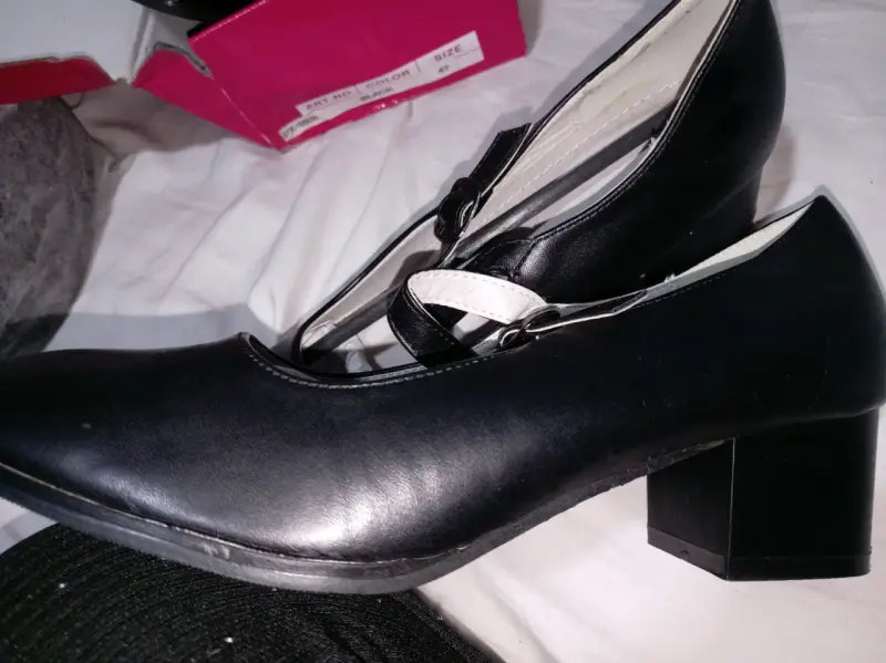 Zapatos de mujer negros con tacón bajo - 2