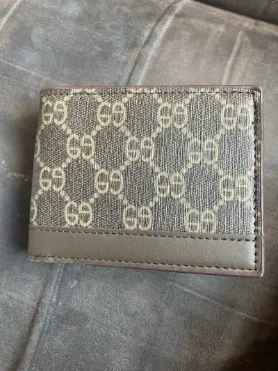 Billetera de cuero con diseño estampado - miniatura 2