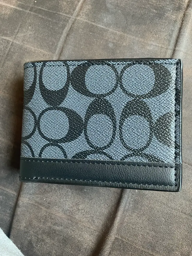Billetera de cuero con diseño estampado - 3