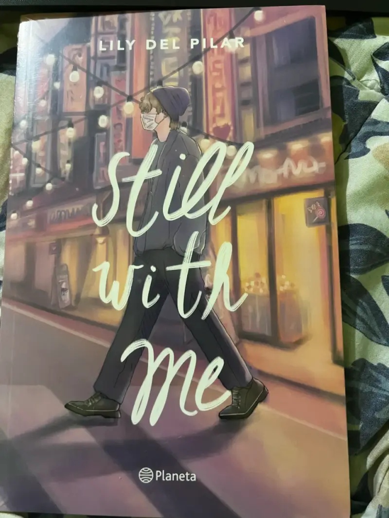 Libro 'Still With Me' de Lily Del Pilar