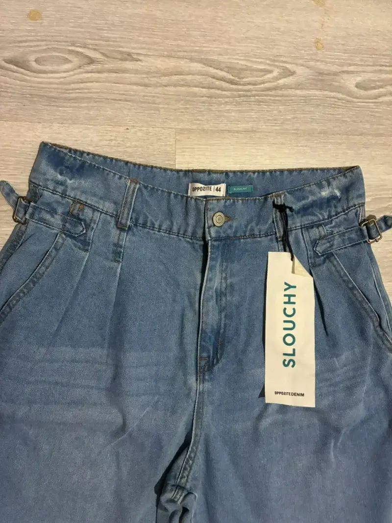 Jeans Slouchy Azul con Detalles Desgastados - 2