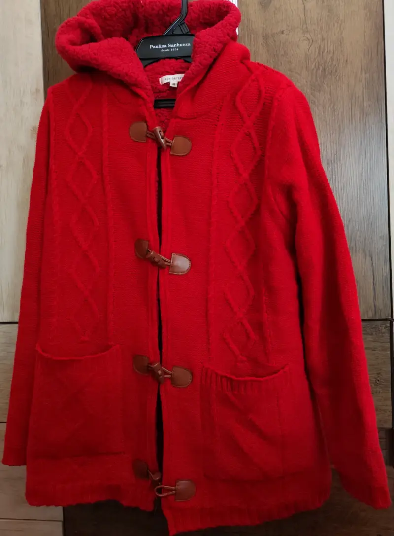 Abrigo rojo de lana con capucha - 2