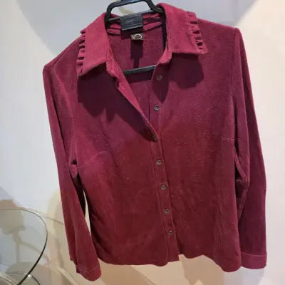 Blusa de terciopelo burdeos con botones - miniatura 3