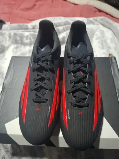 Botines de fútbol negros y rojos Adidas F50 - miniatura 4