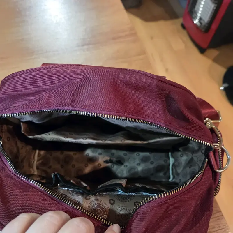 Bolso bandolera burdeos con múltiples compartimentos - 3