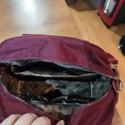 Bolso bandolera burdeos con múltiples compartimentos - miniatura 3