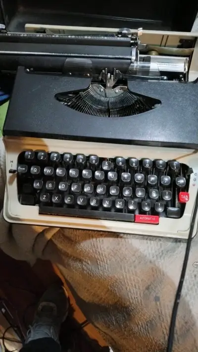 Maquina de escribir portátil - miniatura 1
