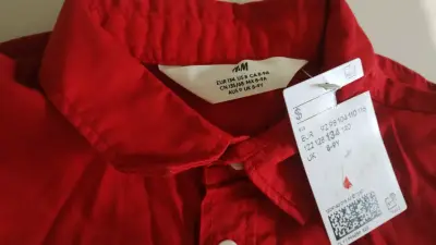 Camisa roja para niño H&M talla 8-9 años - miniatura 1