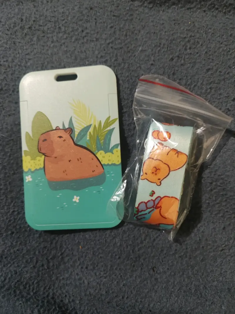 Funda y correa para tarjeta con diseño de capibara - 1