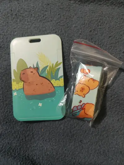 Funda y correa para tarjeta con diseño de capibara - miniatura 1